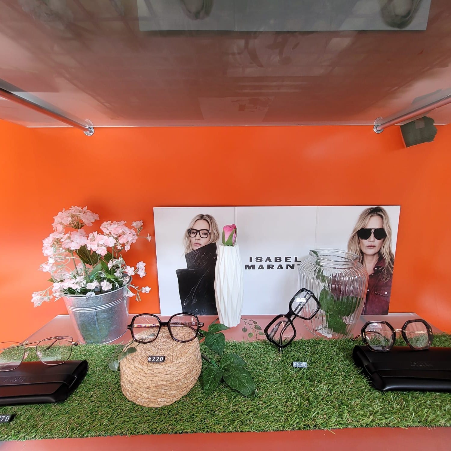Nos vitrines se parent des couleurs du printemps opticien 1 - Quimper, Fouesnant, Douarnenez Nos vitrines se parent des couleurs du printemps opticien 1 - Quimper, Fouesnant, Douarnenez
